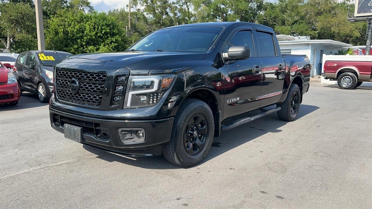 Nissan Titan 4x4 Crew Cab S 2017
