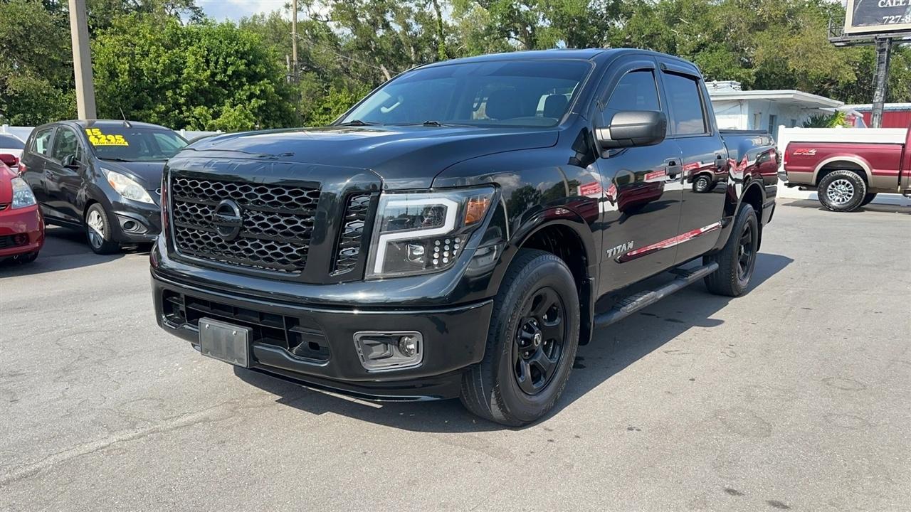 Nissan Titan 4x4 Crew Cab S 2017