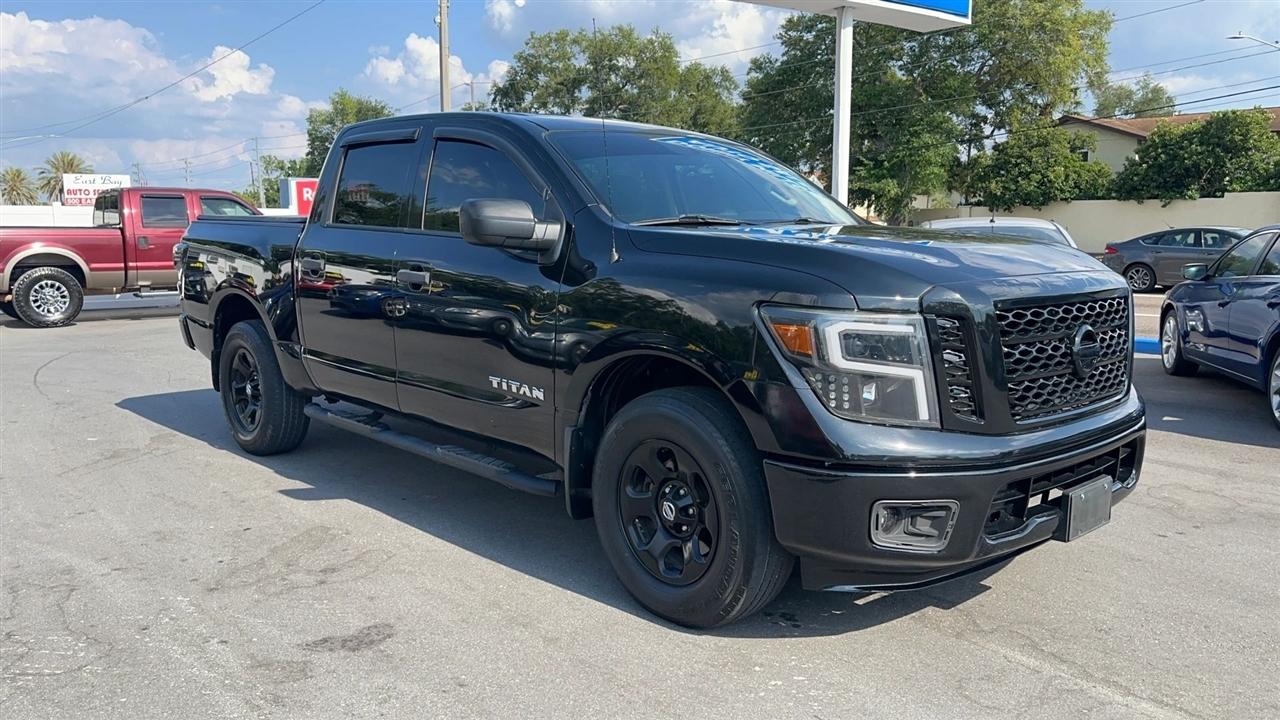 Nissan Titan 4x4 Crew Cab S 2017