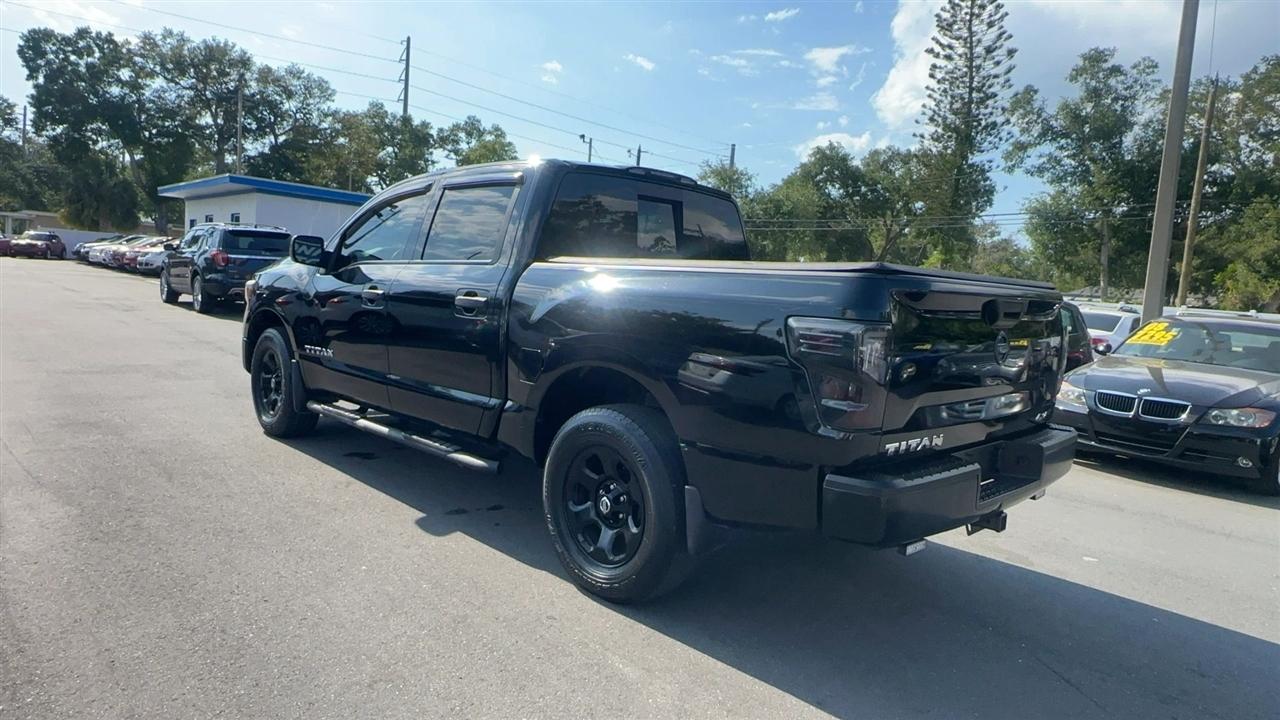 Nissan Titan 4x4 Crew Cab S 2017