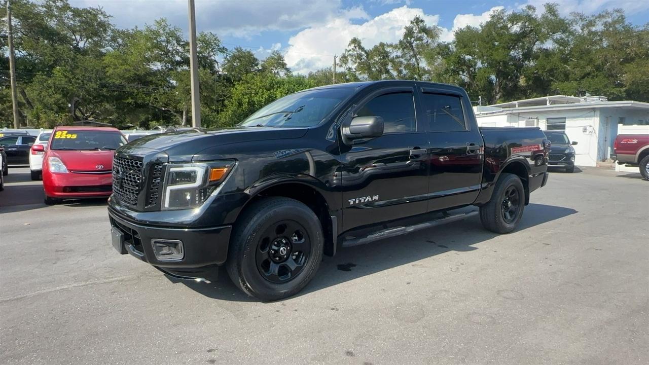 Nissan Titan 4x4 Crew Cab S 2017