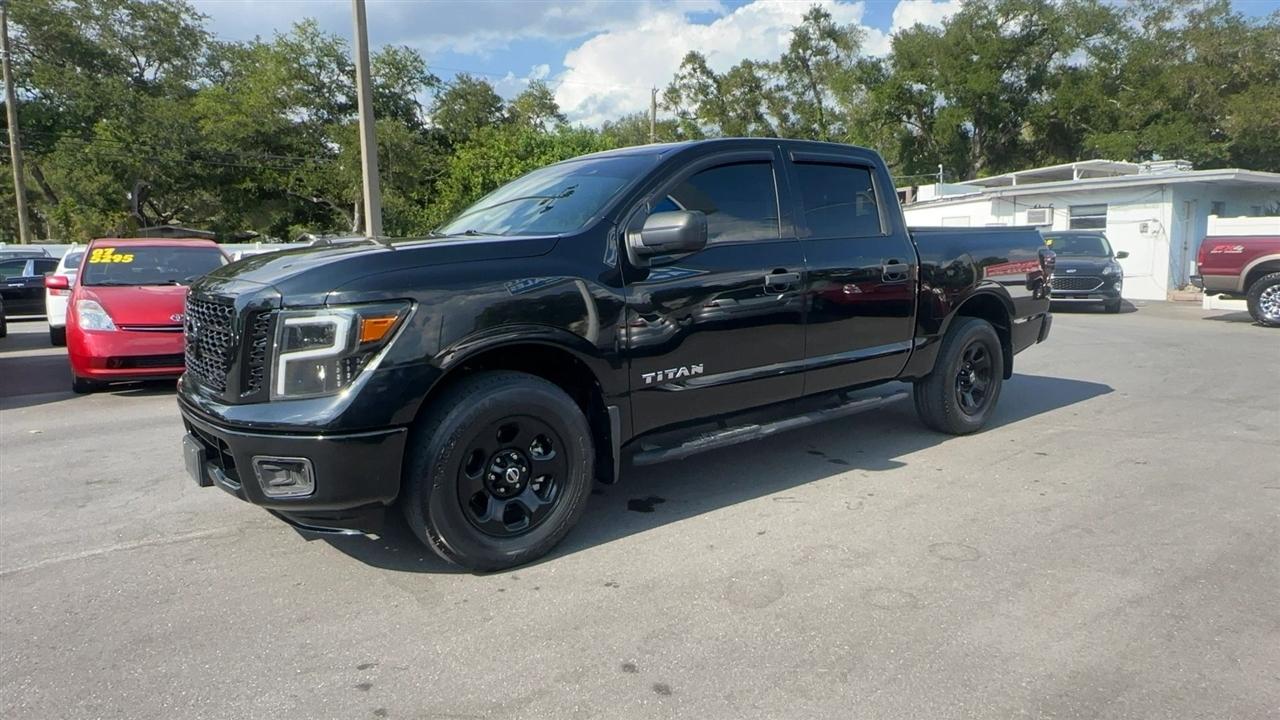 Nissan Titan 4x4 Crew Cab S 2017