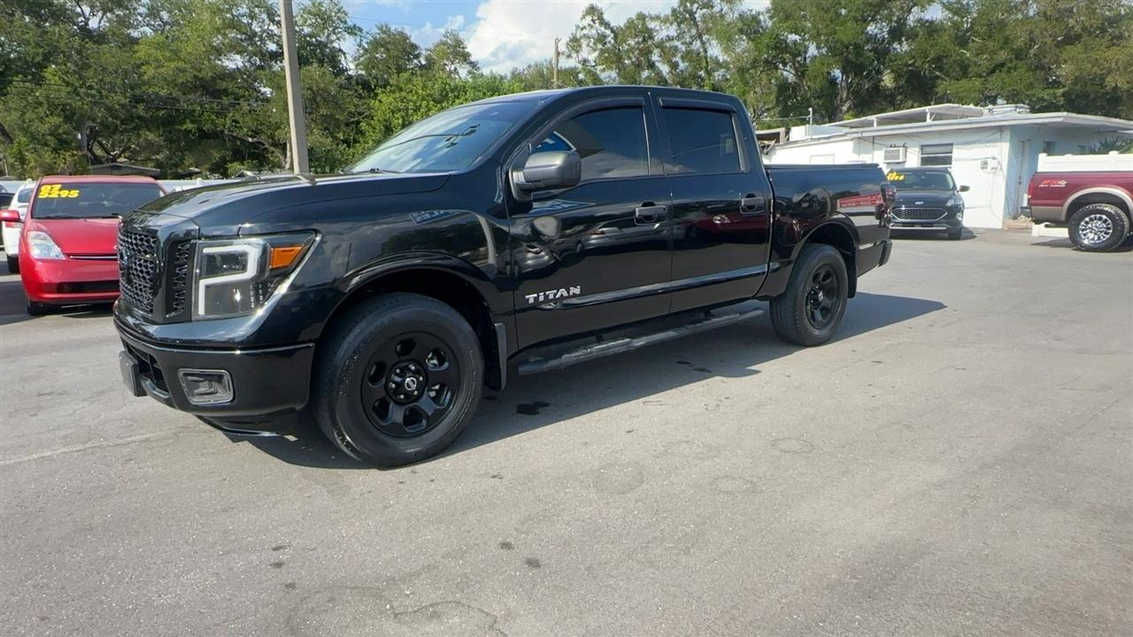 Nissan Titan 4x4 Crew Cab S 2017