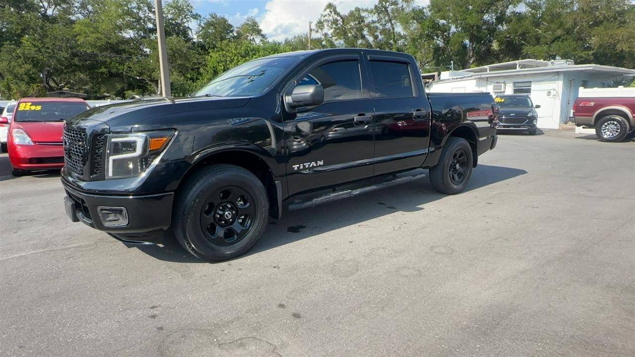 Nissan Titan 4x4 Crew Cab S 2017