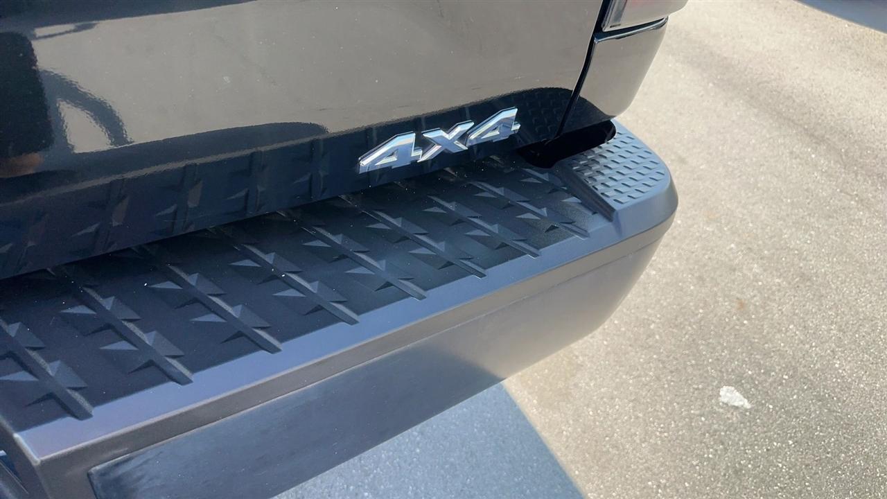 Nissan Titan 4x4 Crew Cab S 2017