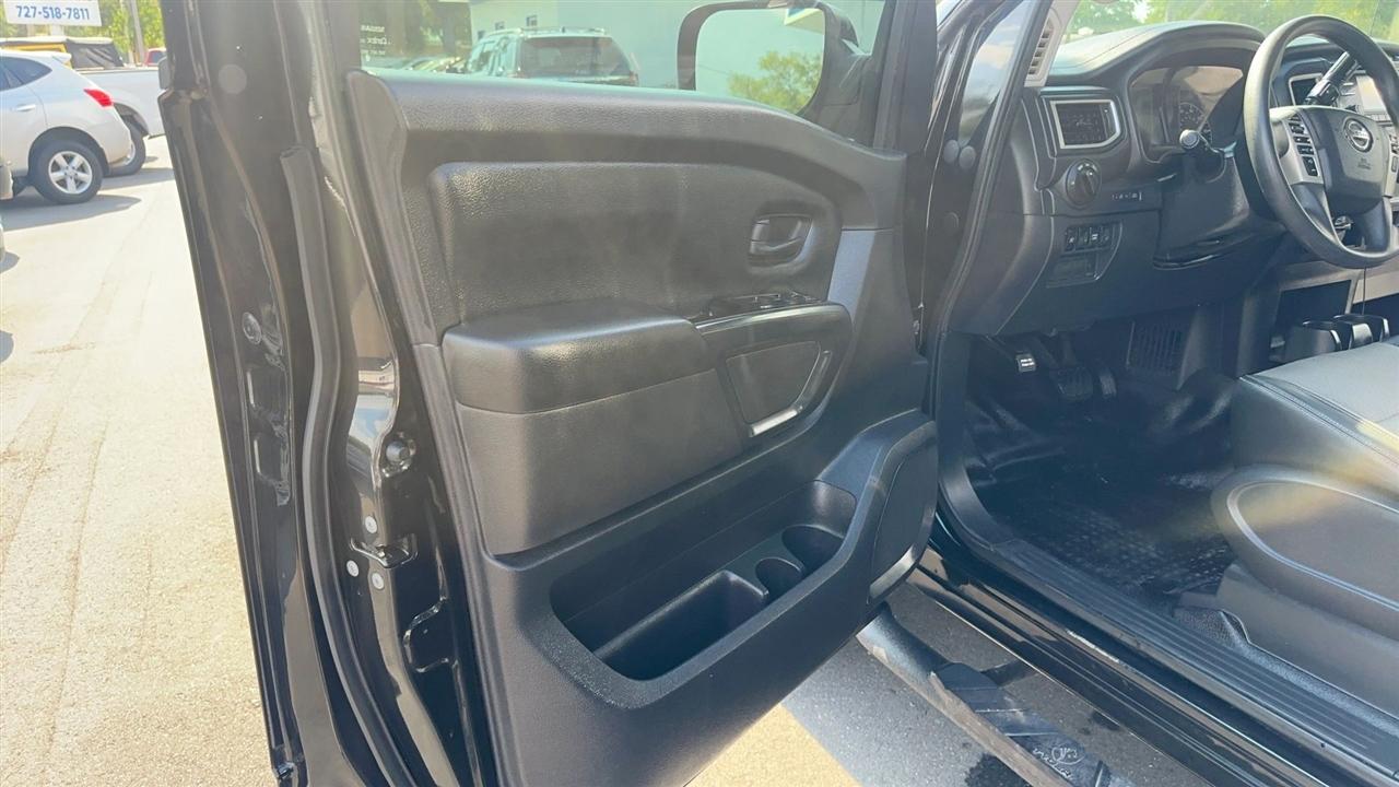 Nissan Titan 4x4 Crew Cab S 2017
