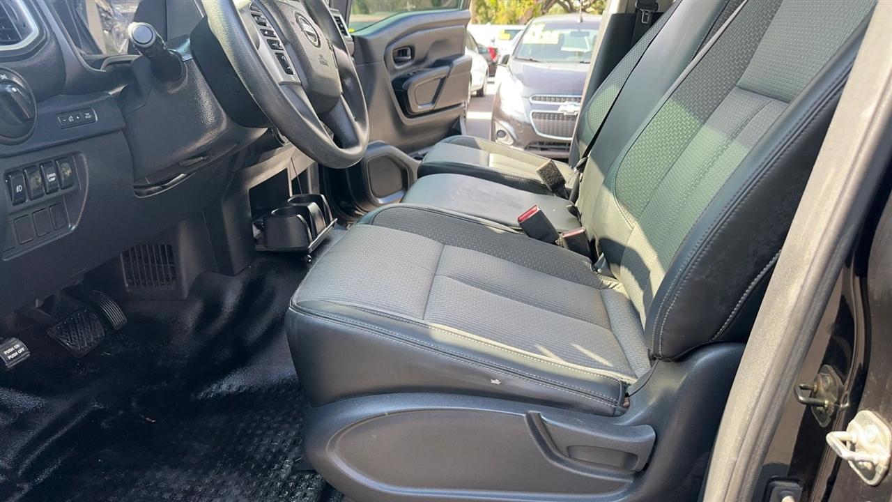 Nissan Titan 4x4 Crew Cab S 2017