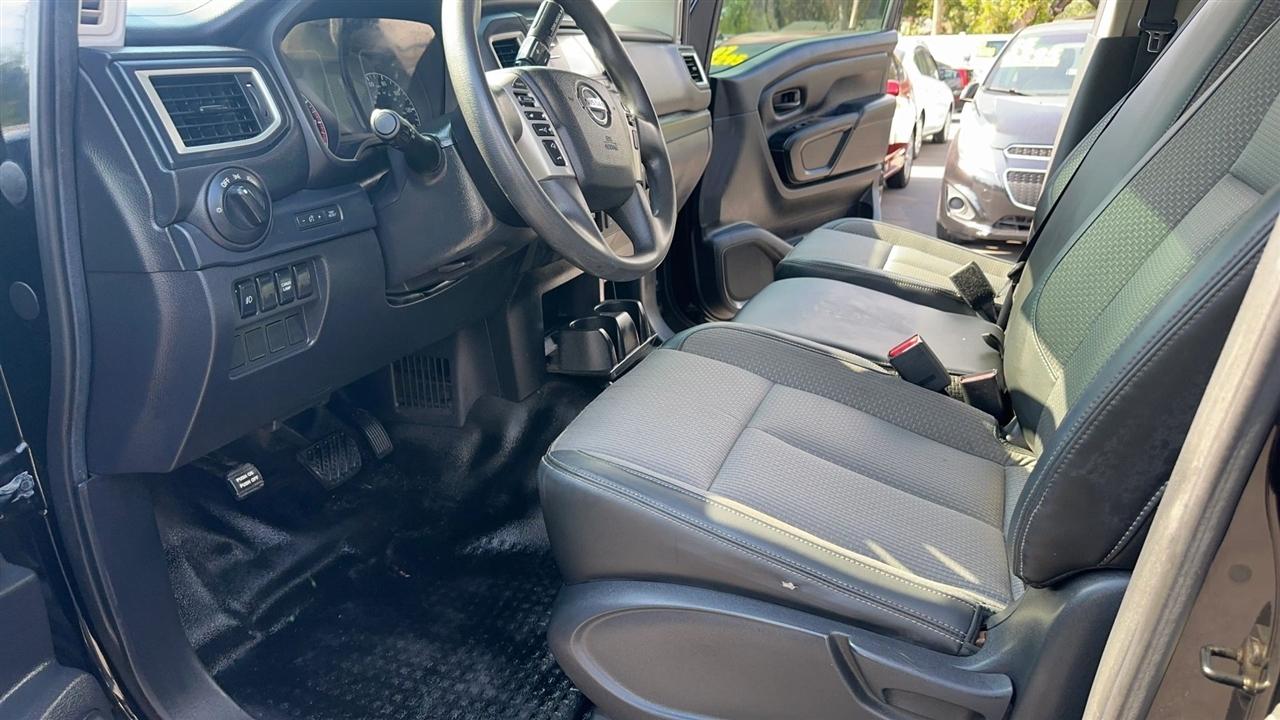 Nissan Titan 4x4 Crew Cab S 2017