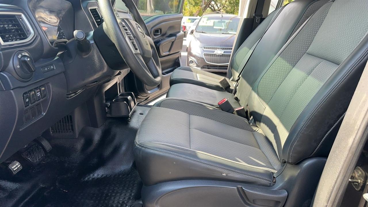 Nissan Titan 4x4 Crew Cab S 2017