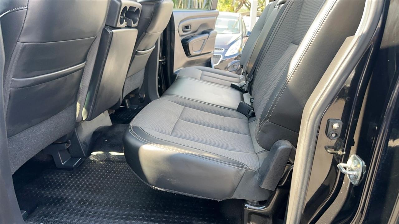 Nissan Titan 4x4 Crew Cab S 2017