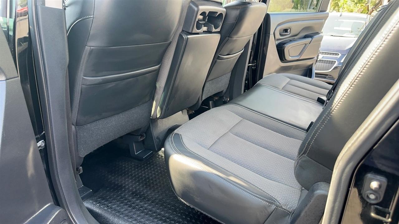 Nissan Titan 4x4 Crew Cab S 2017