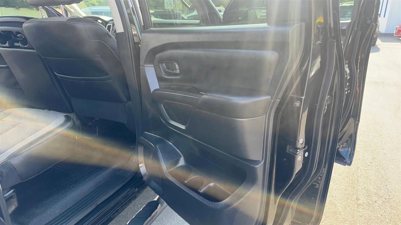 Nissan Titan 4x4 Crew Cab S 2017