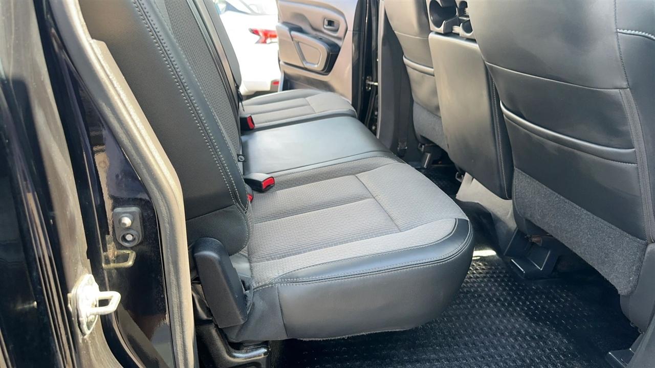 Nissan Titan 4x4 Crew Cab S 2017