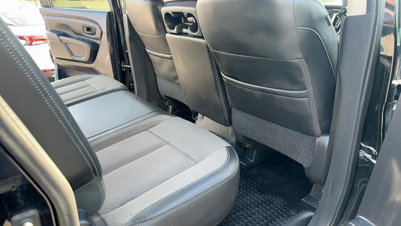 Nissan Titan 4x4 Crew Cab S 2017