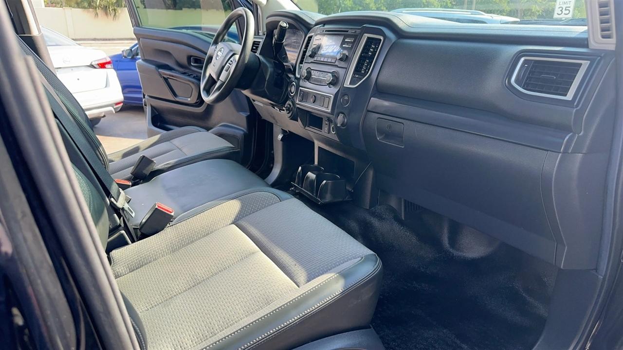 Nissan Titan 4x4 Crew Cab S 2017