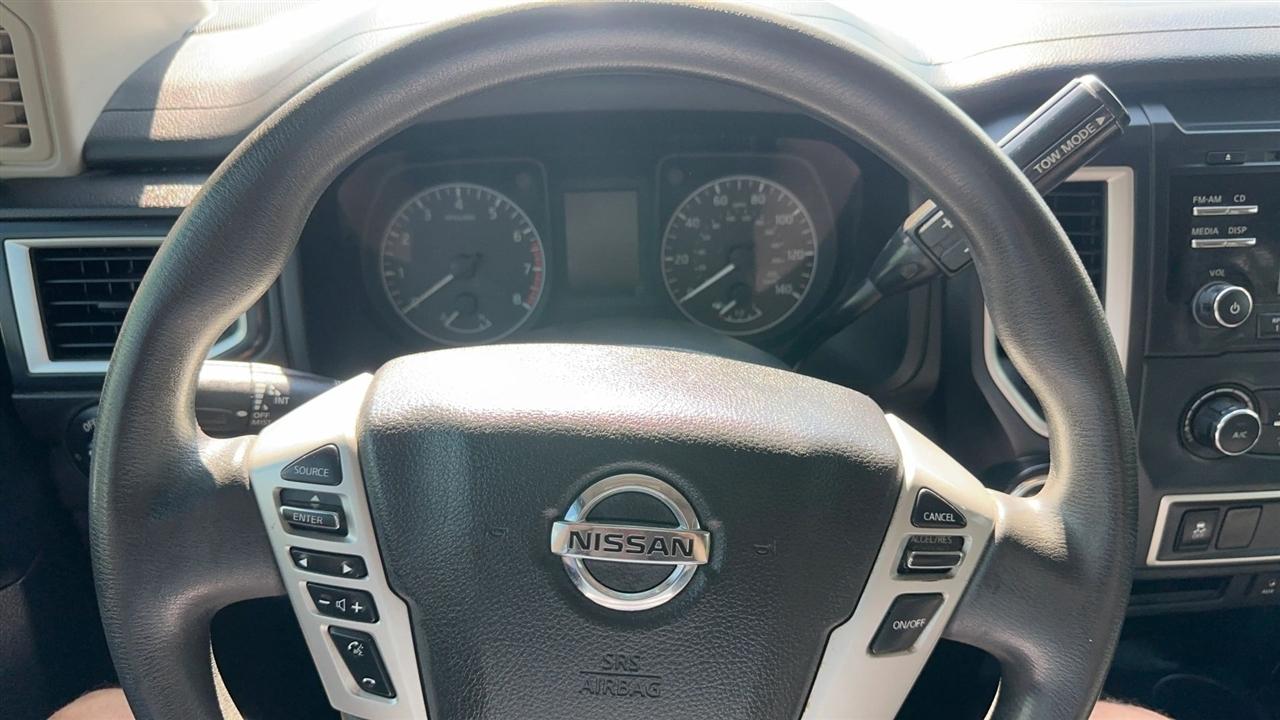 Nissan Titan 4x4 Crew Cab S 2017