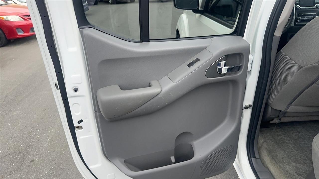 Nissan Frontier Crew Cab 4x2 SV V6 Auto 2018