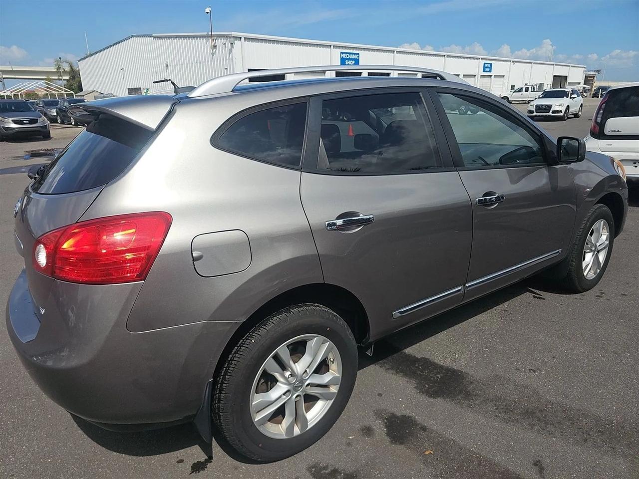 Nissan Rogue FWD 4dr SV 2013