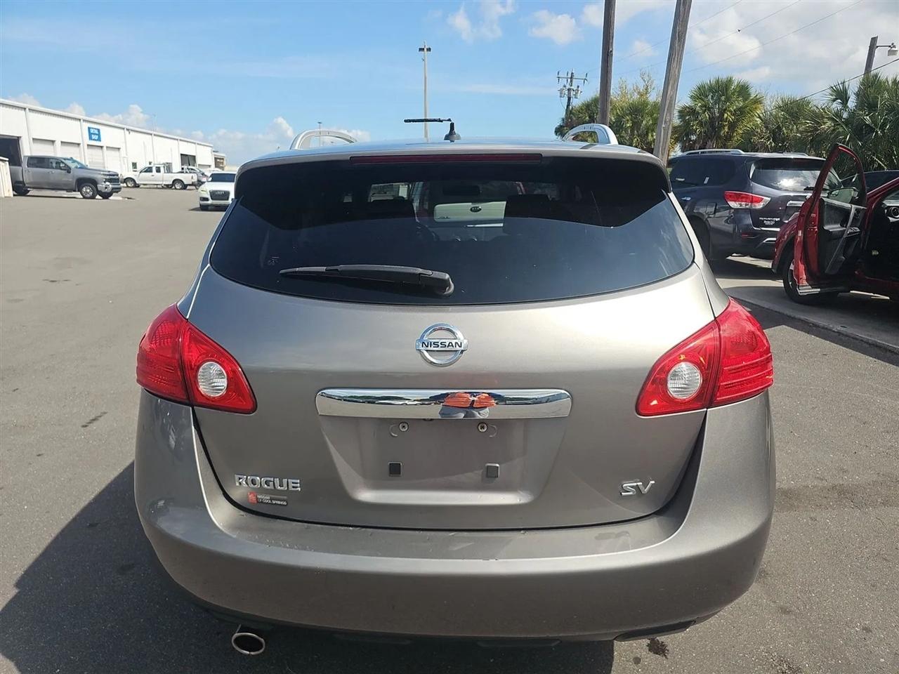 Nissan Rogue FWD 4dr SV 2013