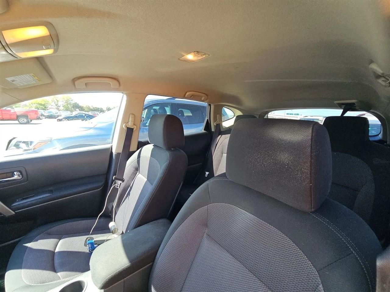 Nissan Rogue FWD 4dr SV 2013