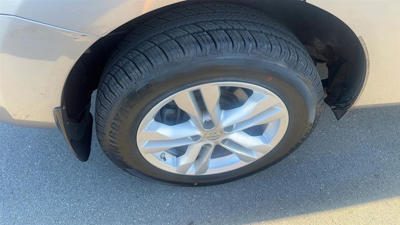 Nissan Rogue FWD 4dr SV 2013