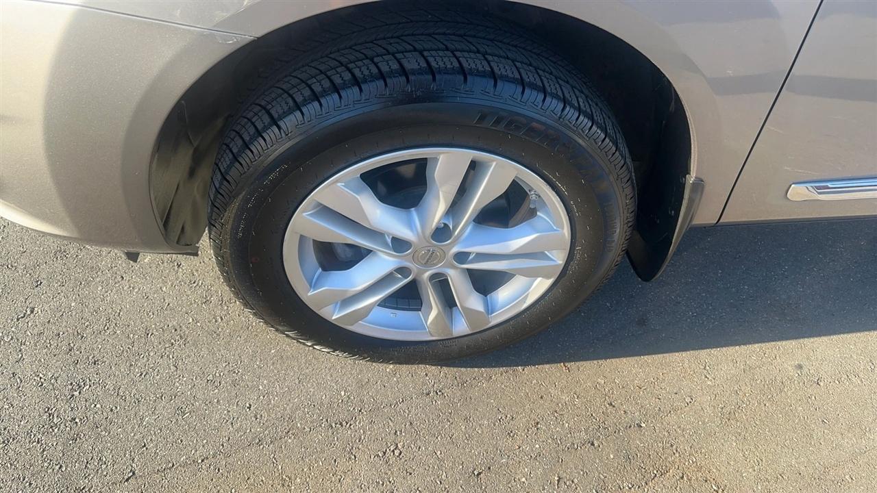 Nissan Rogue FWD 4dr SV 2013