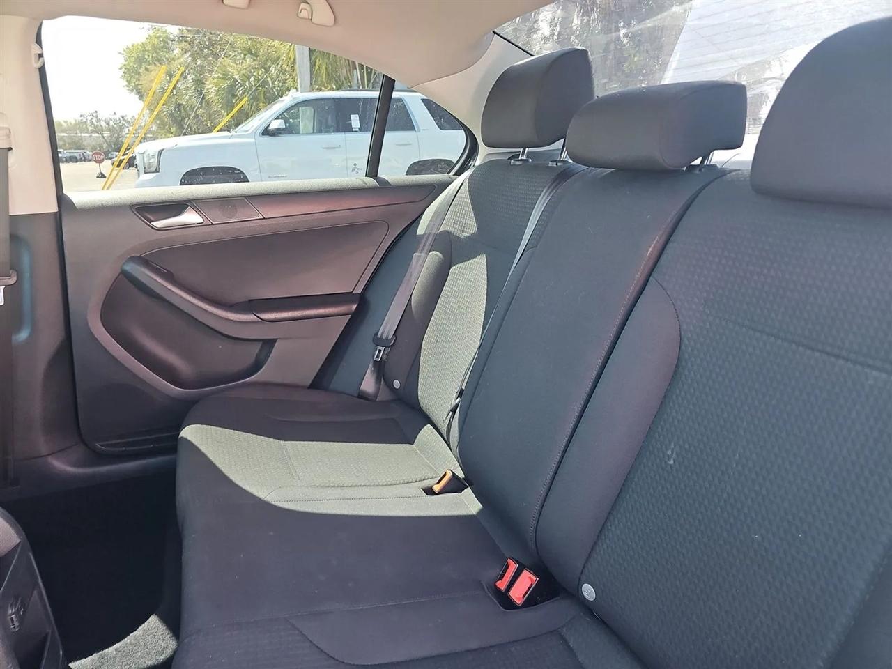 Volkswagen Jetta Sedan 4dr Auto 1.4T S 2016