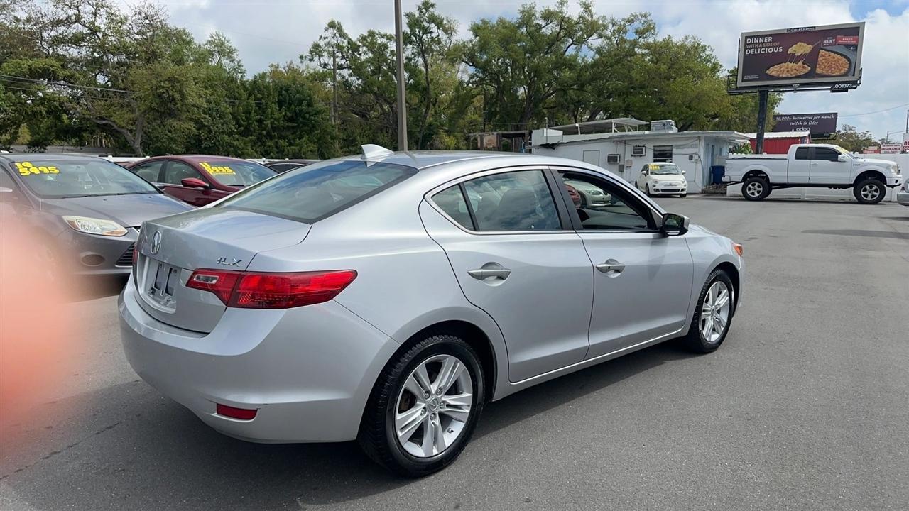 Acura ILX 4dr Sdn 2.0L 2013