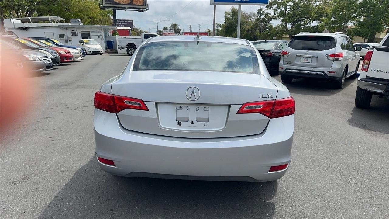 Acura ILX 4dr Sdn 2.0L 2013