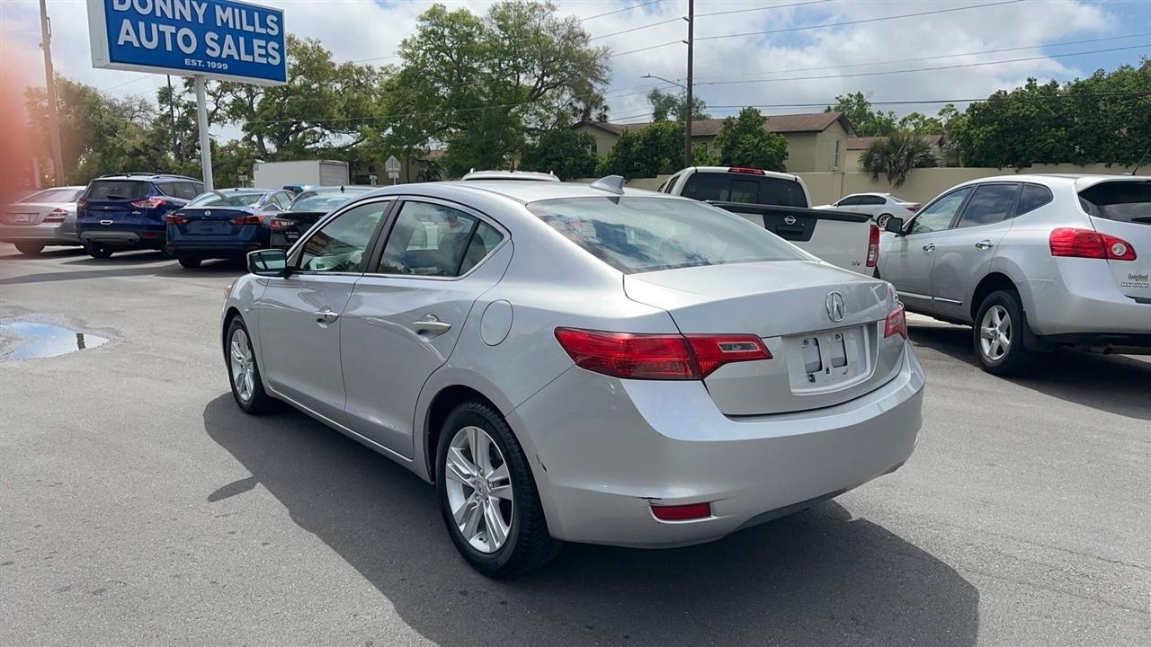 Acura ILX 4dr Sdn 2.0L 2013