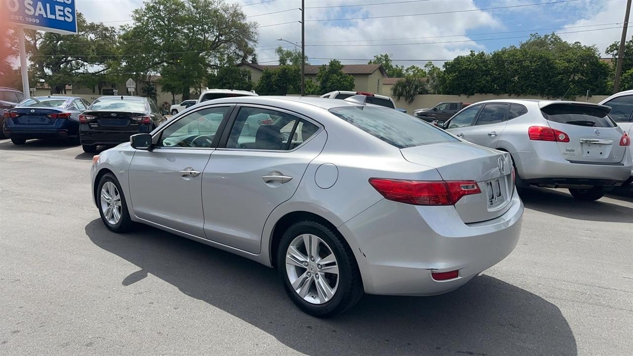 Acura ILX 4dr Sdn 2.0L 2013