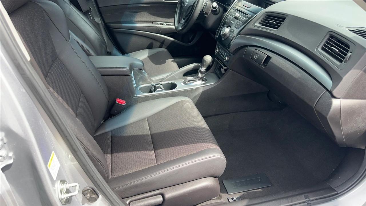 Acura ILX 4dr Sdn 2.0L 2013