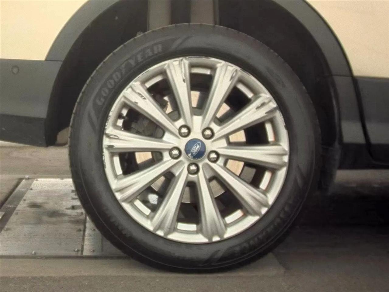 Ford Escape Titanium FWD 2017