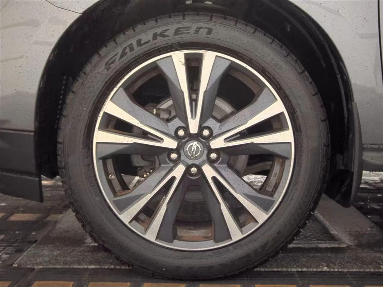 Nissan Pathfinder 4x4 Platinum 2017