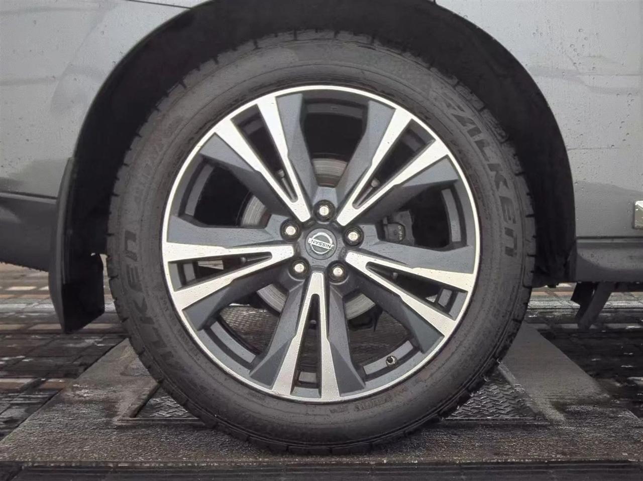 Nissan Pathfinder 4x4 Platinum 2017