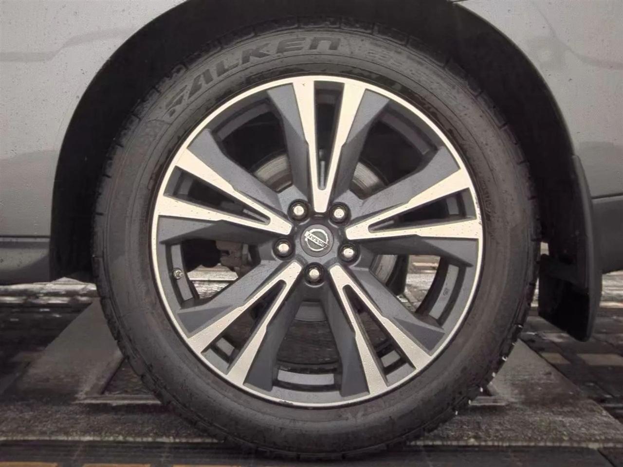 Nissan Pathfinder 4x4 Platinum 2017