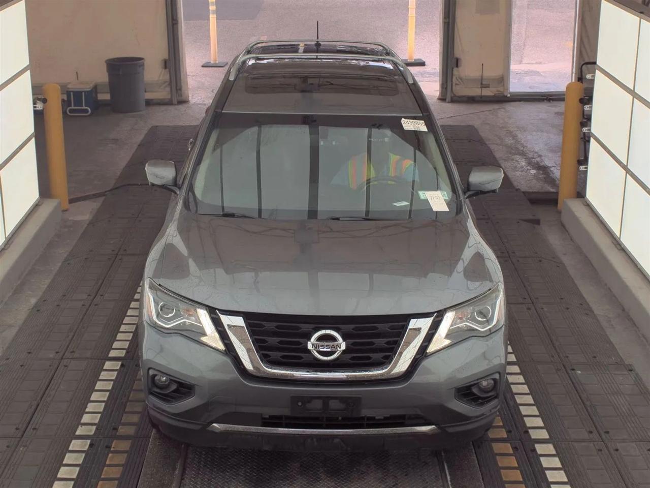 Nissan Pathfinder 4x4 Platinum 2017