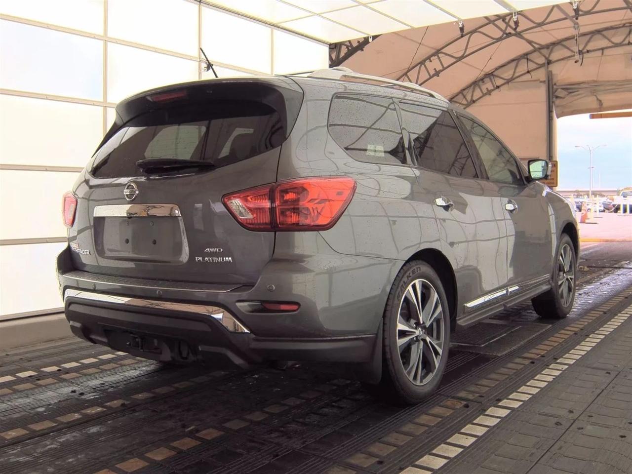 Nissan Pathfinder 4x4 Platinum 2017