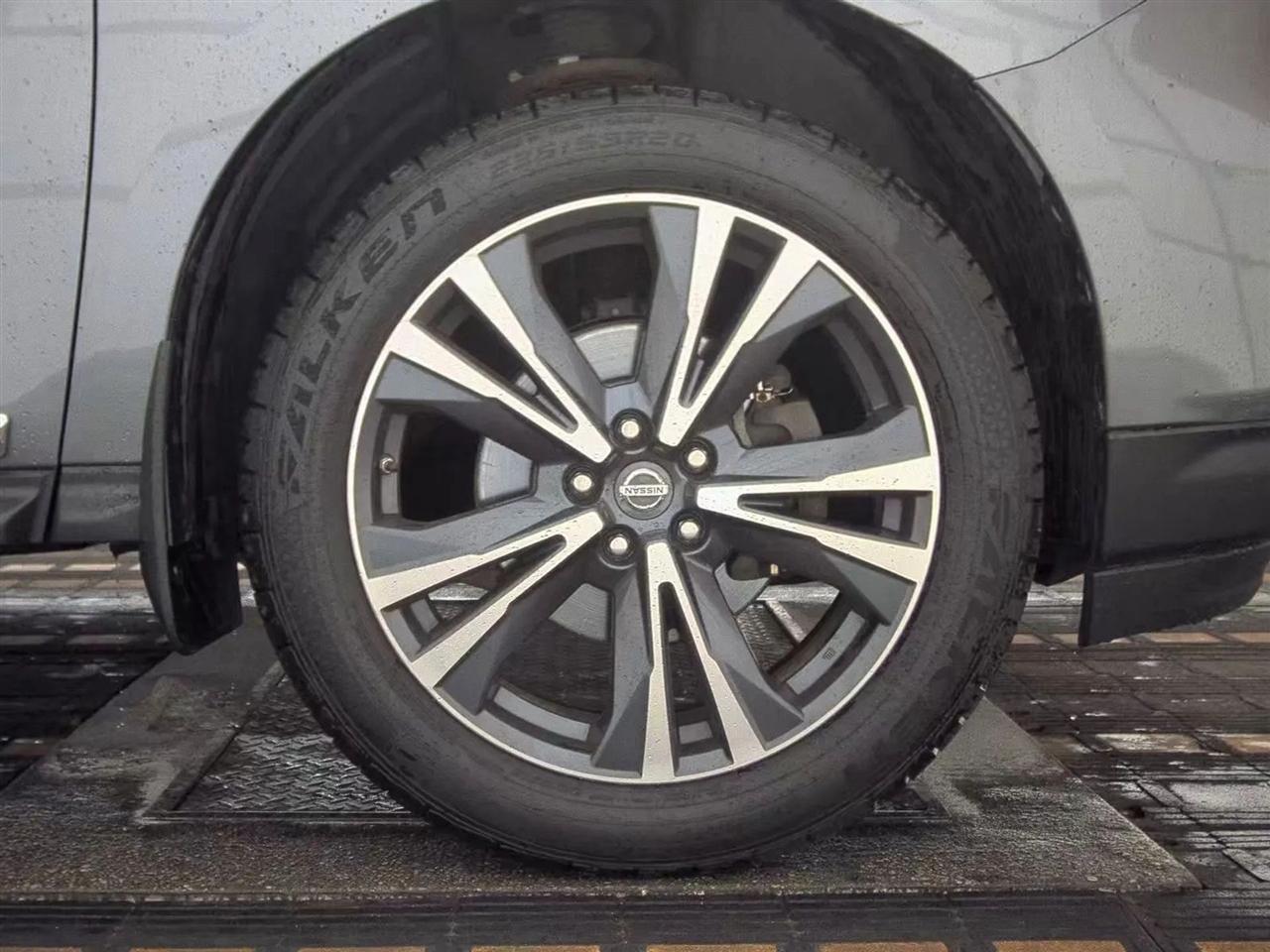 Nissan Pathfinder 4x4 Platinum 2017