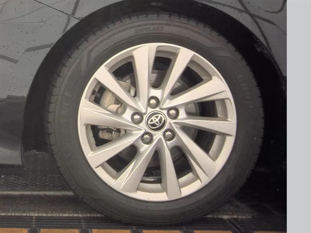 Toyota Camry LE Auto (Natl) 2024