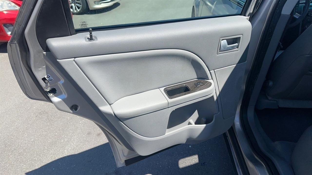 Mercury Montego 4dr Sdn Premier 2WD 2007