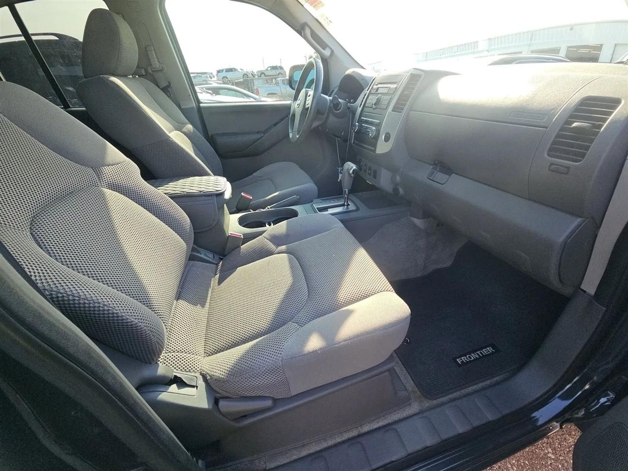 Nissan Frontier 4WD Crew Cab SWB Auto SV 2012