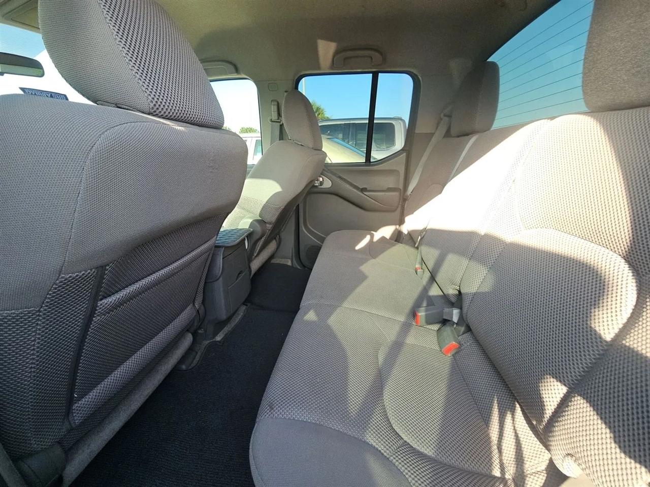 Nissan Frontier 4WD Crew Cab SWB Auto SV 2012