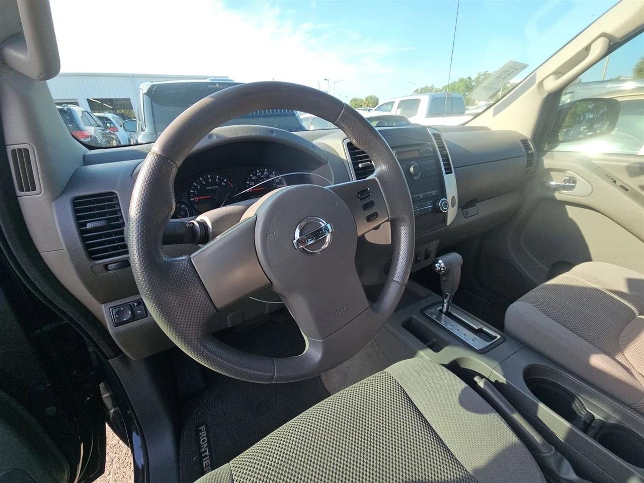 Nissan Frontier 4WD Crew Cab SWB Auto SV 2012