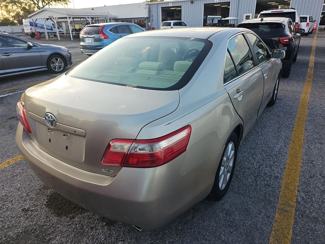 Toyota Camry 4dr Sdn I4 Auto XLE (Natl) 2007