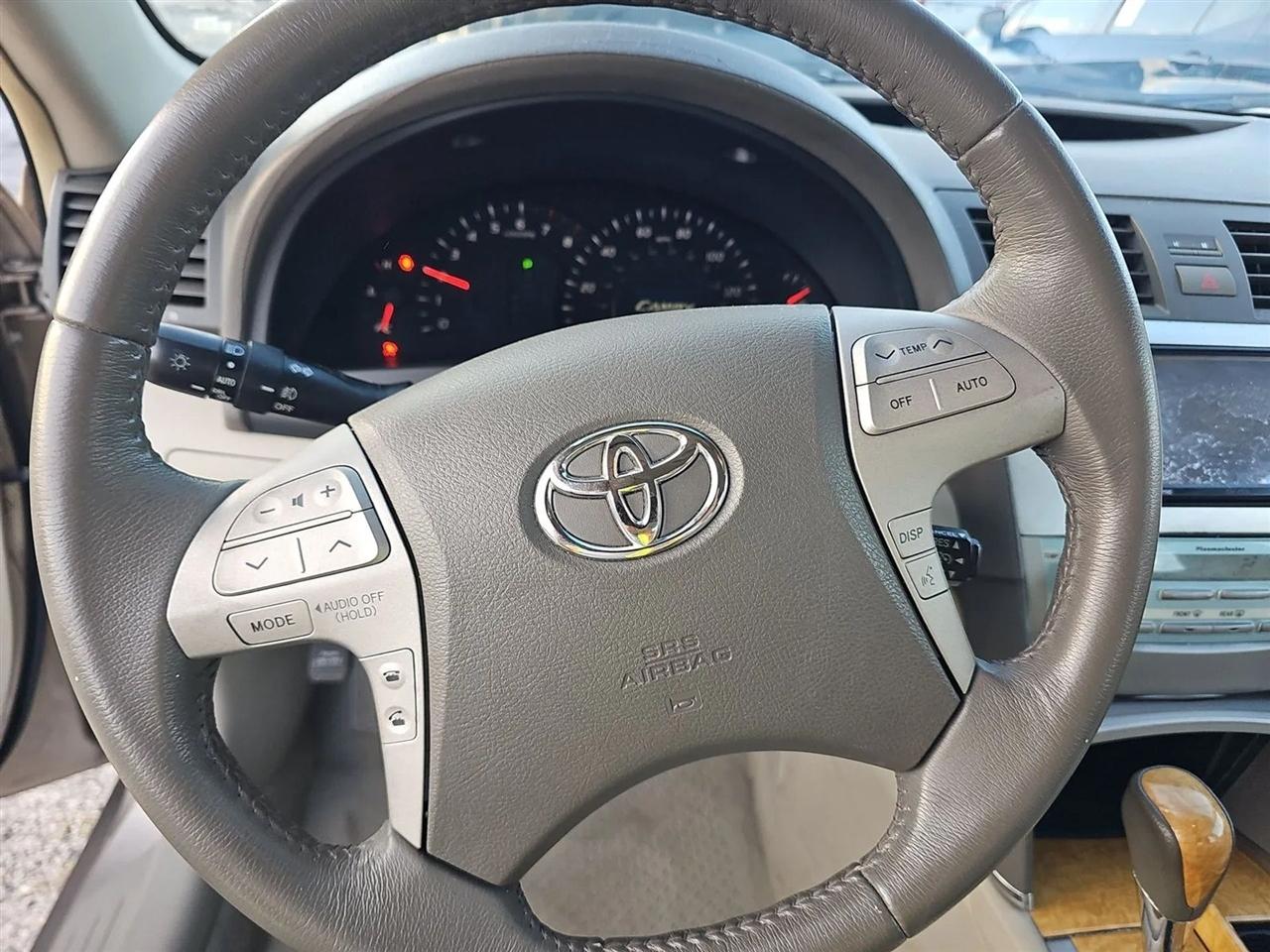 Toyota Camry 4dr Sdn I4 Auto XLE (Natl) 2007