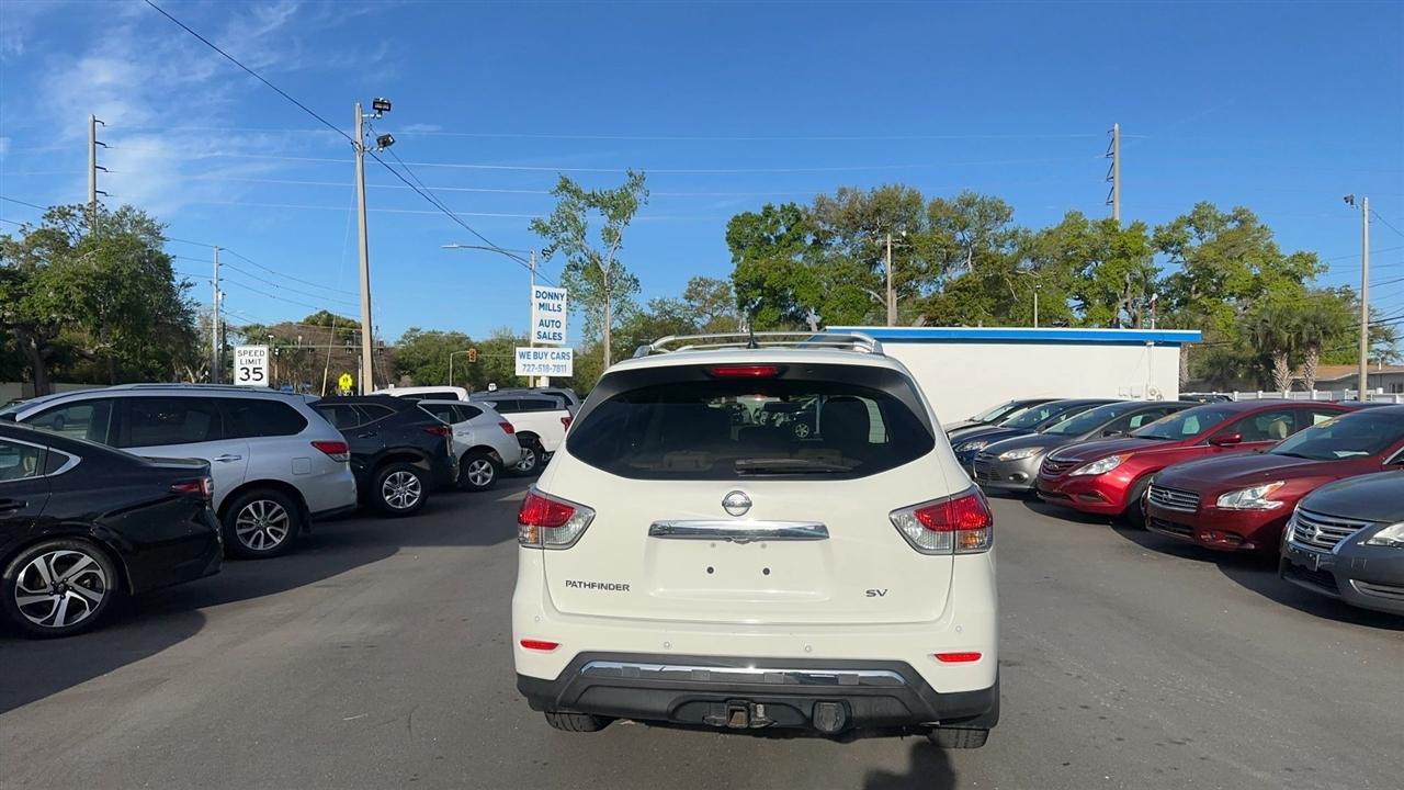 Nissan Pathfinder 2WD 4dr SV 2015