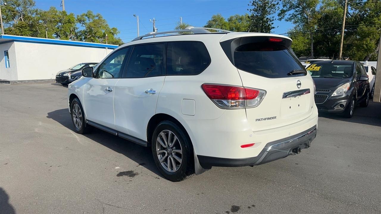 Nissan Pathfinder 2WD 4dr SV 2015
