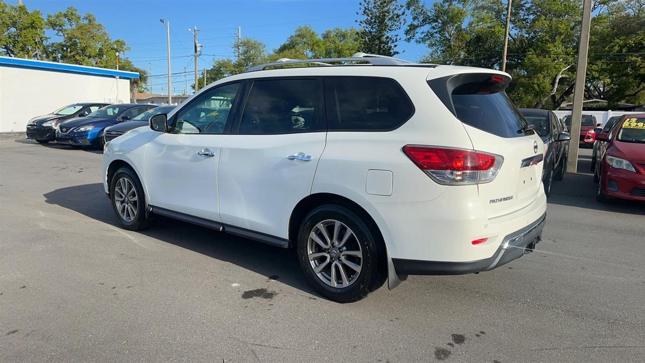 Nissan Pathfinder 2WD 4dr SV 2015