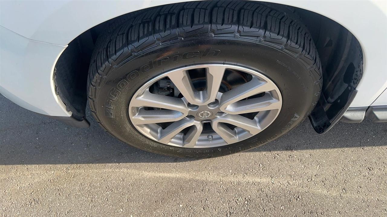 Nissan Pathfinder 2WD 4dr SV 2015